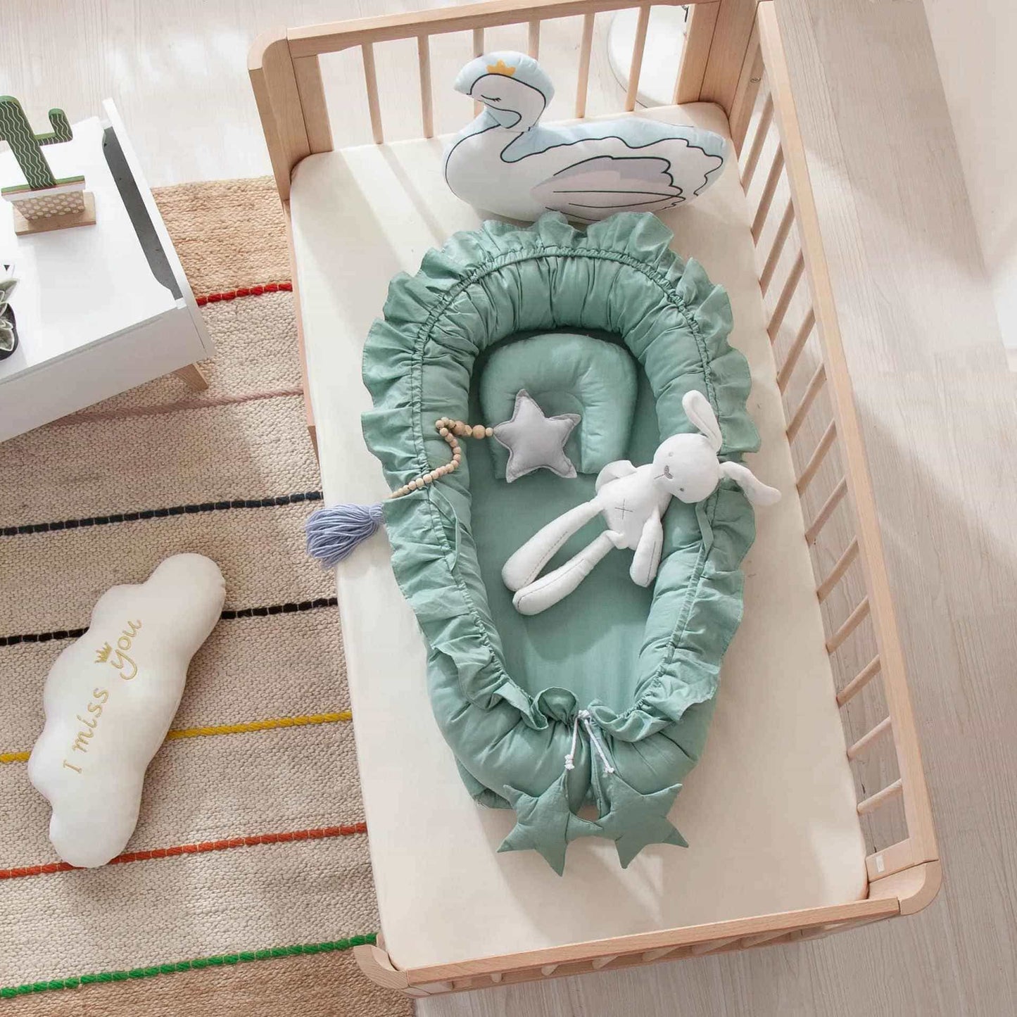 reducteur-de-lit-bebe-couleur-verte-et-oreille-calinid