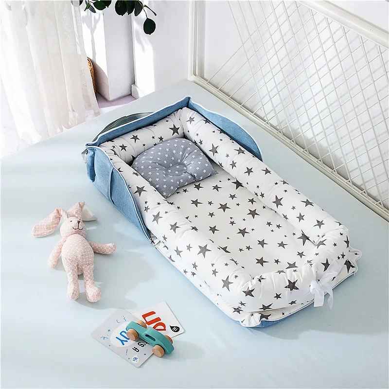 reducteur-de-lit-nid-bebe-bleu-matelas-etoiles-peluche-jouet-chambre-enfant-nuit-veloutee