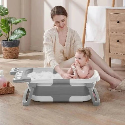 maman-lavant-son-bebe-mousse-dans-l-eau