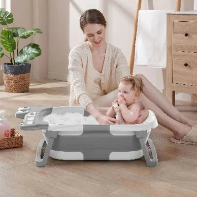 maman-lavant-son-bebe-mousse-dans-l-eau