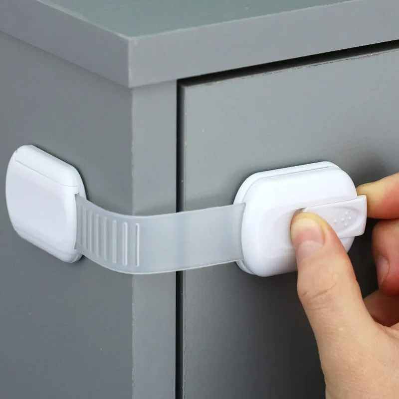 armoire avec bloque porte