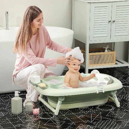 baignoire-bebe-sur-pied-pliable-verte-maman-bebe-salle-bain-ondee-douce