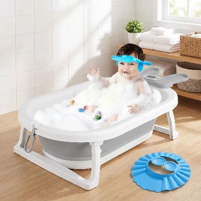 baignoire-pliable-blanc-bebe-visiere-bleue-jouets-mousse-securite-nuage-liquide