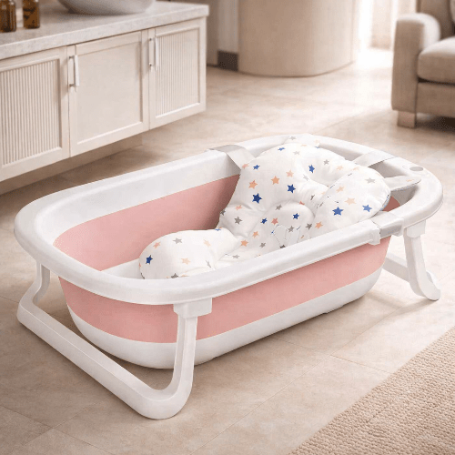 baignoire-pliable-pour-bebe-rose-sur-sol-bois-support-etoiles-confortable-pour-bain-bebe-refuge-d-eau