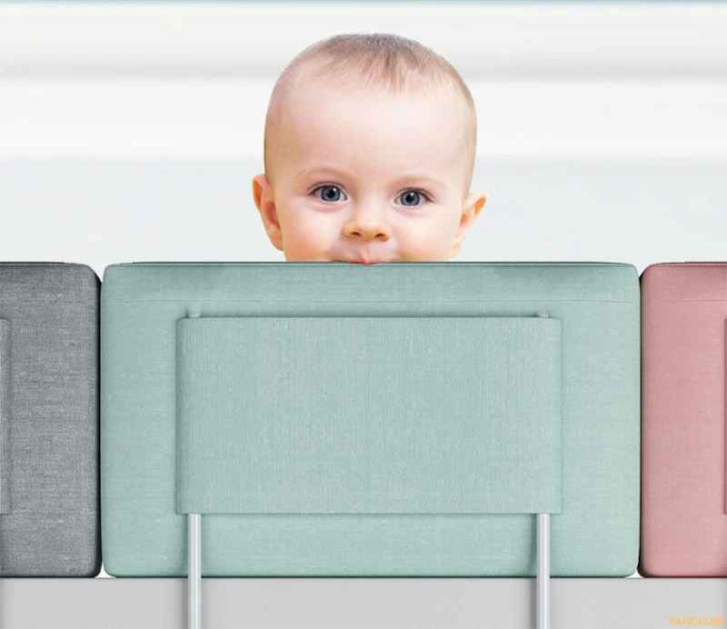 barriere-de-lit-bebe-debout-sur-lit-protege-doucenuit