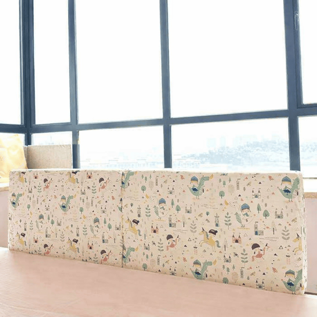 barriere-de-lit-coussin-pastel-fenetre-lumineuse-decoration-enfant-doux-rempart-nuit