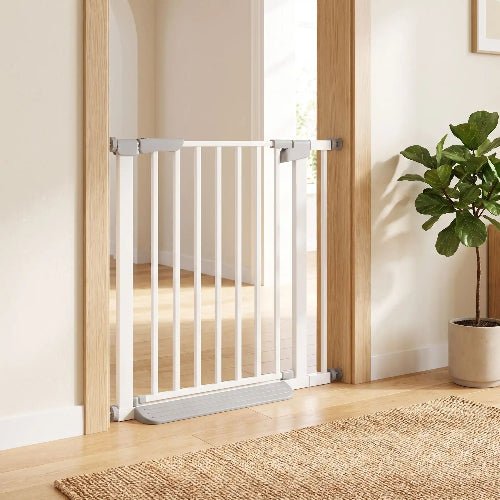 barriere-de-protection-enfant-blanche-sur-seuil-avec-barres-verticales-velour-guard