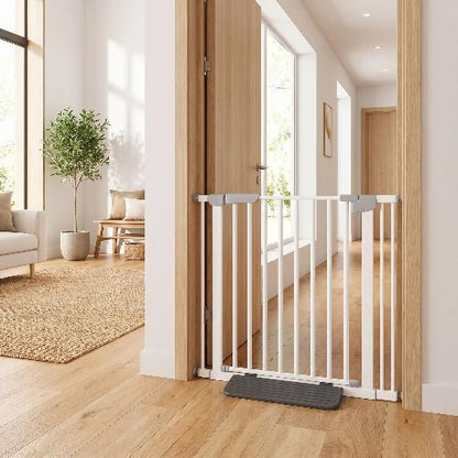 barriere-de-protection-enfant-installee-dans-encadrement-bois-avec-loquet-superieur-velour-guard