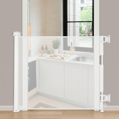 barriere-enfant-grille-blanche-installee-cuisine-moderne-murs-gris-clairs-ourson-veilleur