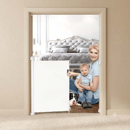 barriere-enfant-maman-bebe-et-chien-pres-grille-blanche-chambre-ourson-veilleur