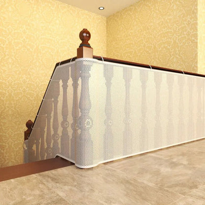 barriere-escalier-filet-blanc-securite-enfant-rambarde-bois-interieur-maison-cocon-serenite