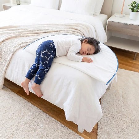 barriere-lit-enfant-bebe-dort-pres-boudin-securite-bleu-blanc-garde-douceur