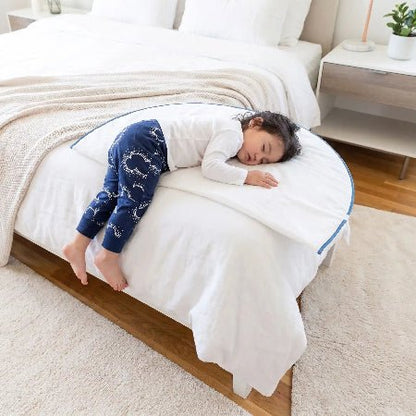 barriere-lit-enfant-bebe-dort-pres-boudin-securite-bleu-blanc-garde-douceur