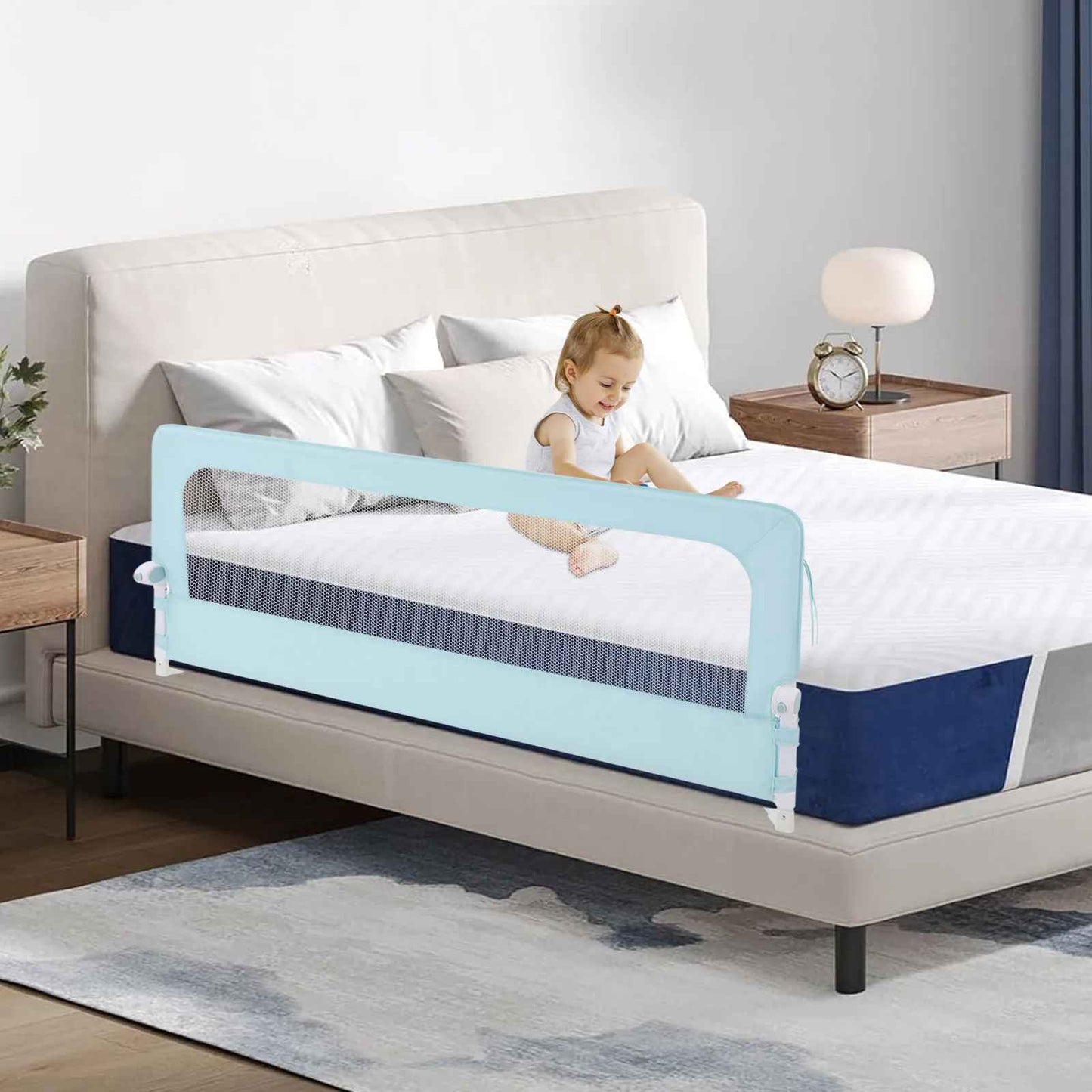 barriere-lit-enfant-petit-enfant-assis-sur-lit-protege-cocoon-veilleur