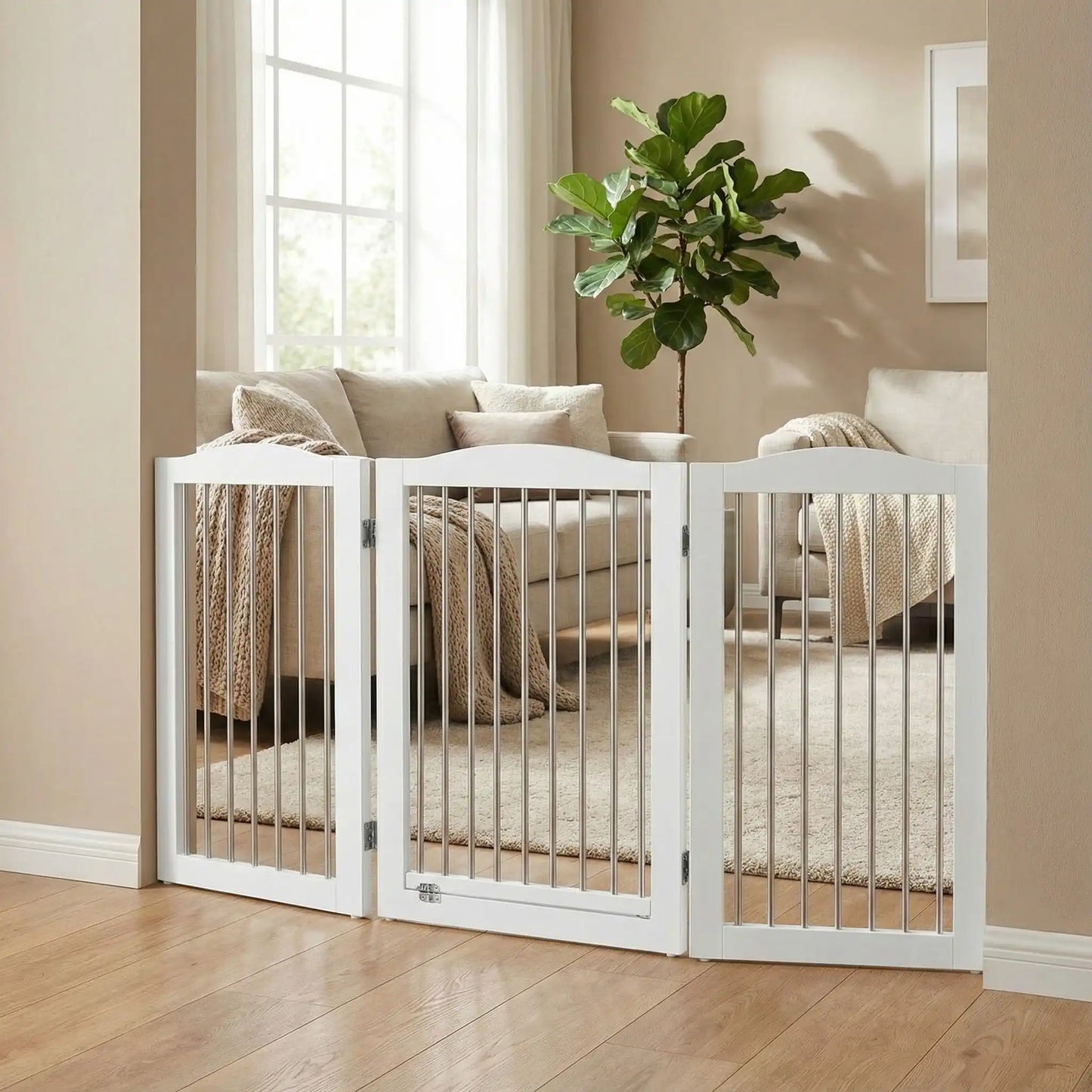 barriere-securite-en-bois-blanche-salon-plante-tapis-canape-coton-voile-tranquille