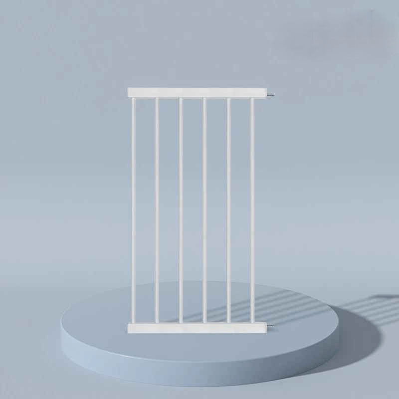 barriere-securite-enfant-blanche-sur-fond-bleu-extension-six-barres-sans-percage