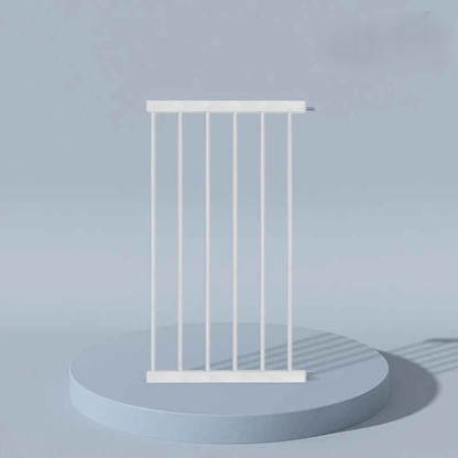 barriere-securite-enfant-blanche-sur-fond-bleu-extension-six-barres-sans-percage