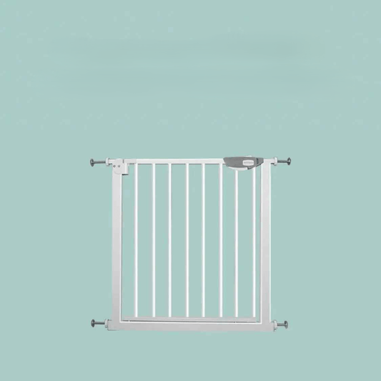 barriere-securite-enfant-gris-metallique-fixation-pression-fond-bleu-canard-protection-essentielle