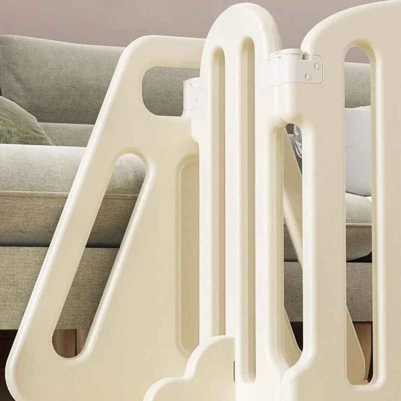barrieres-parc-bebe-panneau-plastique-cloture-securisee-interieur-salon-protection-enfant-securenest