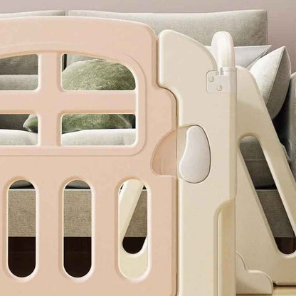 barrieres-parc-bebe-panneau-securite-plastique-gris-devant-canape-salon-familial-securenest