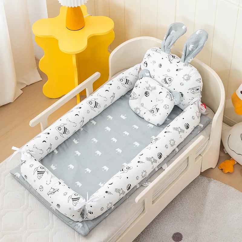 bebe-reducteur-de-lit-nid-gris-fusees-etoiles-oreilles-lapin-lit-enfant-halo-de-reve