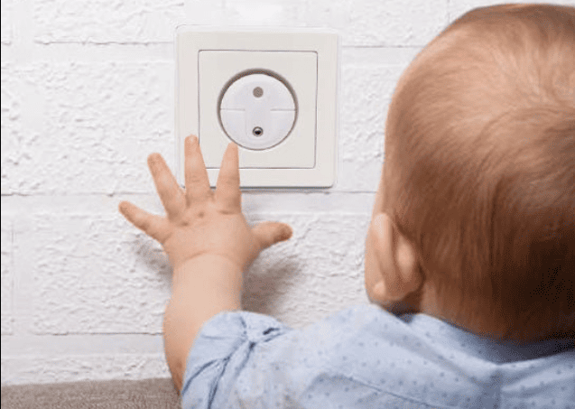 cache-prise-bebe-rempant-vers-prise-non-securisee-stop-doigts