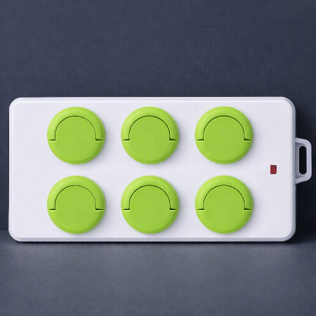 cache-prise-bebe-vert-multiprise-six-caches-ronds-vue-face-eclat-tendre