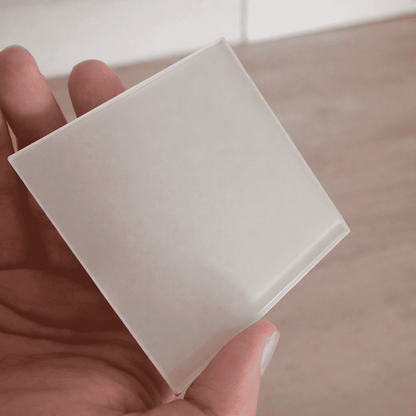 cache-prise-de -couleur-blanche-securise-veille-prudente