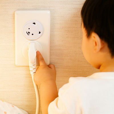 cache-prise-enfant-touchant-prise-avec-cache-ours-protection-murale-douce-securite