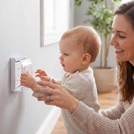 cache-prise-murale-bebe-maman-mains-protection-salon-plante-anti-risque-bebe