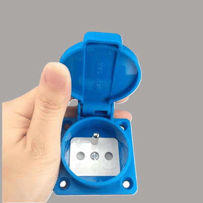 cache-prise-pour-bebe-electrique-bleue-avec-couvercle-protection-ouverture-bouclier-tendre