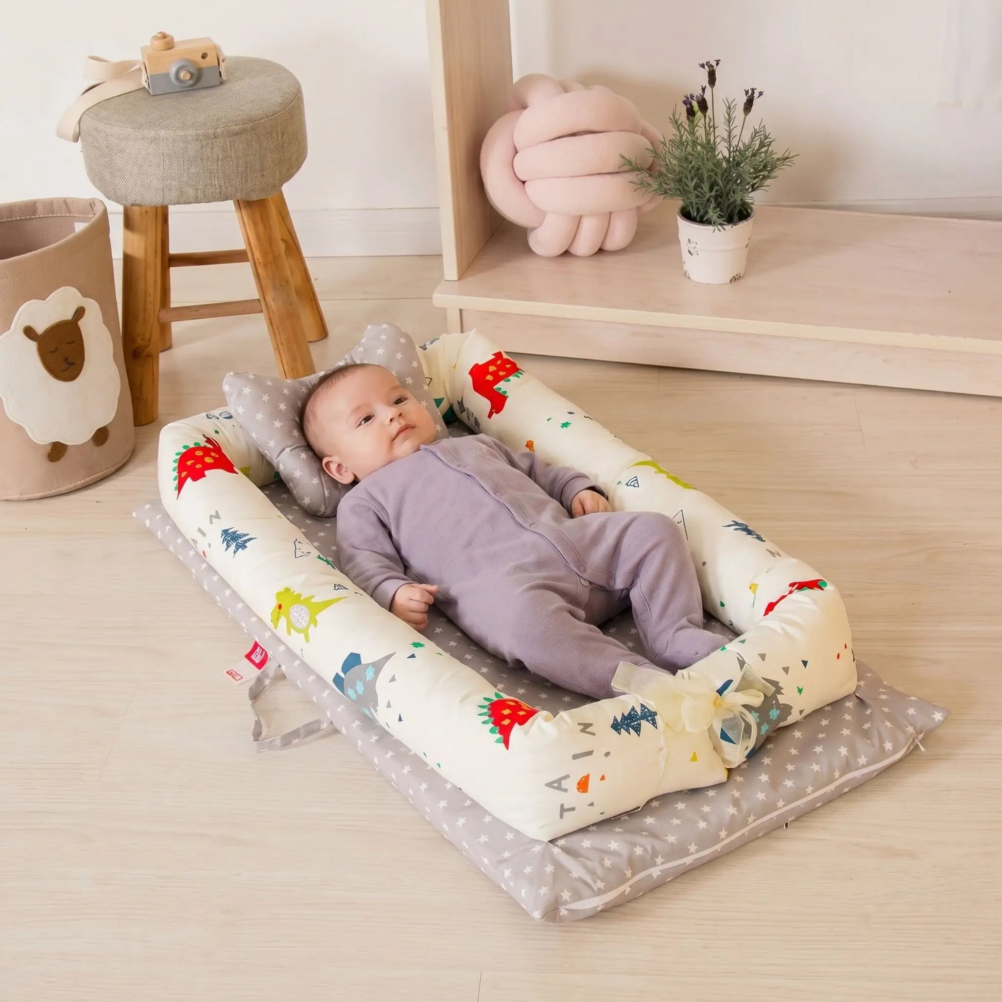 doomoo-reducteur-de-lit-bebe-allonge-nid-imprime-foret-nursery-velours-de-nuit