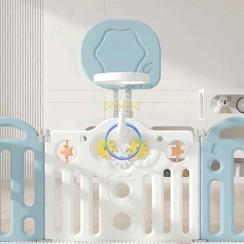 parc-barriere-bebe-activites-basket-etoiles-roues-colorees-panneaux-blancs-bleus-gardien-bebe