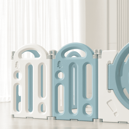 parc-barriere-bebe-panneaux-blancs-bleus-ajourees-interieur-lumineux-sol-clair-bebe-serein