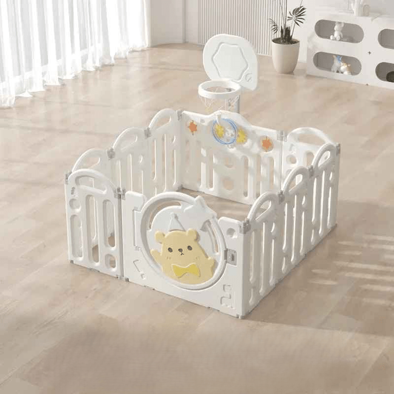 parc-barriere-bebe-panneaux-plastique-blanc-salon-lumineux-gardien-bebe