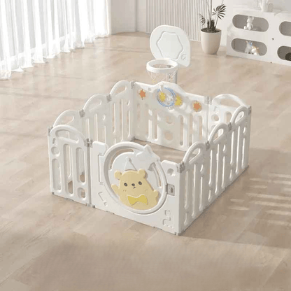 parc-barriere-bebe-panneaux-plastique-blanc-salon-lumineux-gardien-bebe