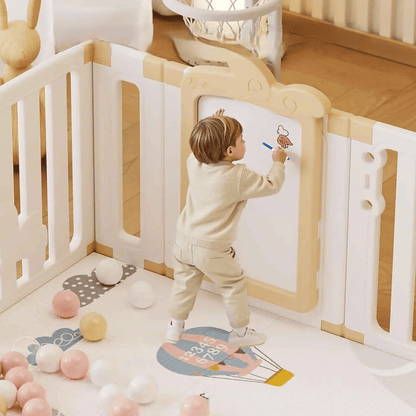 parc-barriere-enfant-dessinant-sur-le-tableau-de-jeu-safedream-protect-kids