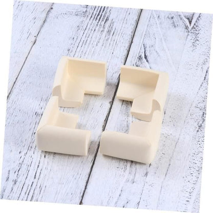 protecteur-de-coin-de-table-sur-meuble-en-bois-babysafetycornerprotector-blanc