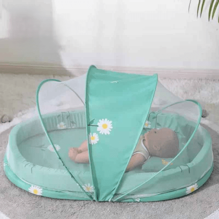 reducteur-de-lit-6-12-mois-bebe-allonge-marguerites-lueur-de-repos