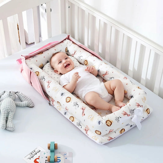 reducteur-de-lit-6-12-mois-bebe-endormi-nid-imprime-animaux-confort-douceur-refuge-de-velours