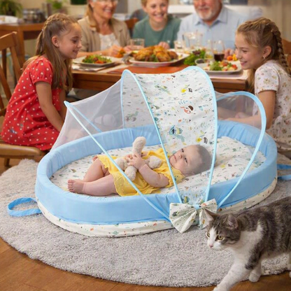 reducteur-de-lit-6-12-mois-bebe-souriant-famille-repas-cocon-douillet