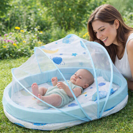 reducteur-de-lit-6-12-mois-bebe-souriant-jardin-lueur-de-repos