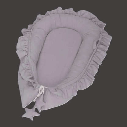 reducteur-de-lit-6-12-mois-gris-avec-volants-brise-de-serenite