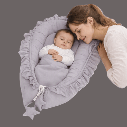 reducteur-de-lit-6-12-mois-maman-cajole-bebe-brise-de-serenite