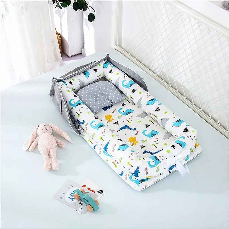reducteur-de-lit-6-12-mois-nid-bebe-dinosaures-couleurs-confort-douillet-chambre-douce-enveloppe