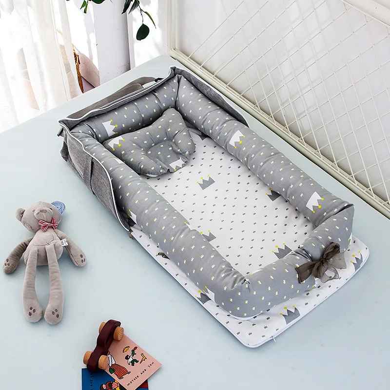 reducteur-de-lit-6-12-mois-pour-bebe-nid-douillet-gris-couronne-confort-caresse-de-repos