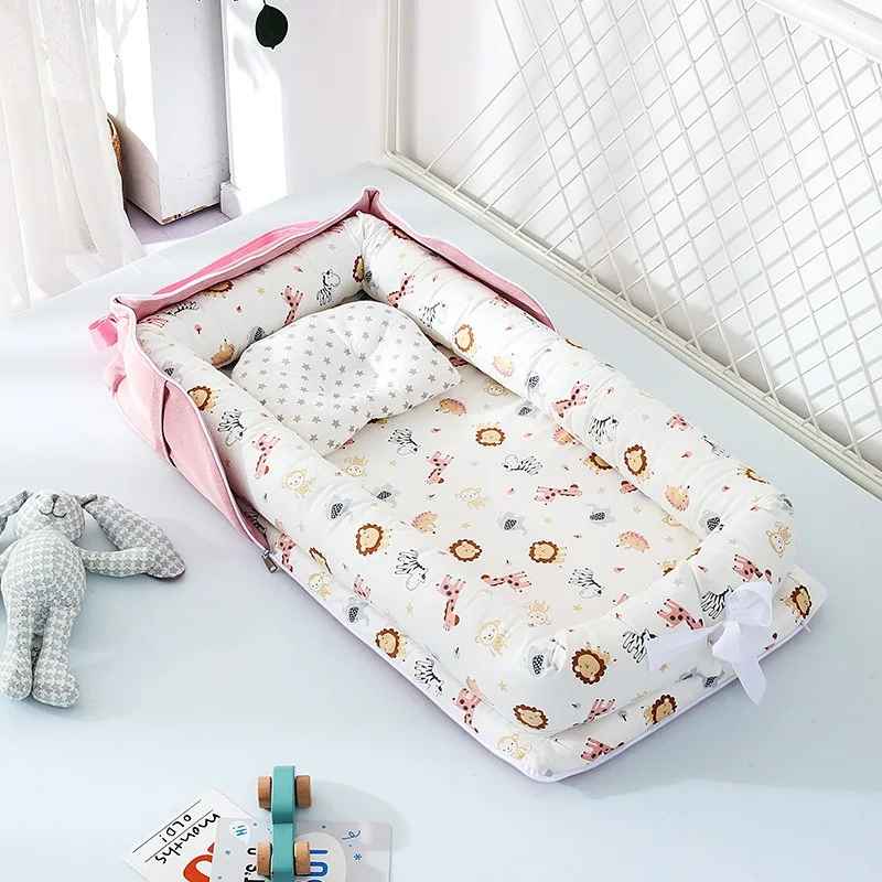 reducteur-de-lit-6-12-mois-nid-bebe-rose-imprime-animaux-confort-douillet-nurserie-refuge-de-velours