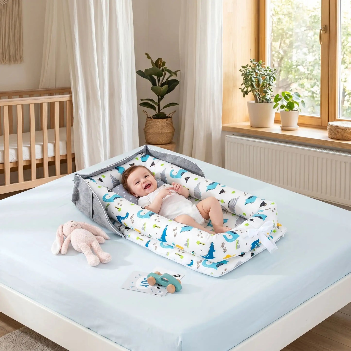 reducteur-de-lit-6-12-mois-pour-bebe-nid-dinosaures-confort-bebe-chambre-douce-enveloppe
