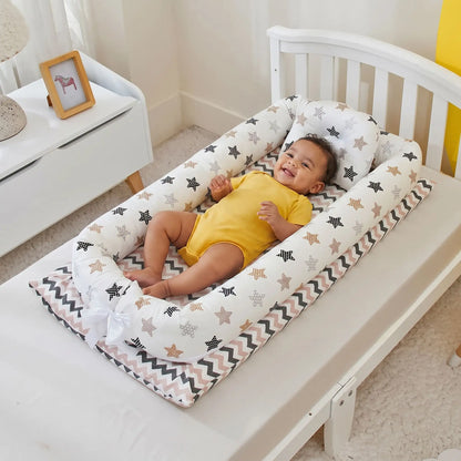 reducteur-de-lit-babymoov-bebe-allonge-nest-confort-motif-etoiles-chambre-eveil-tranquille