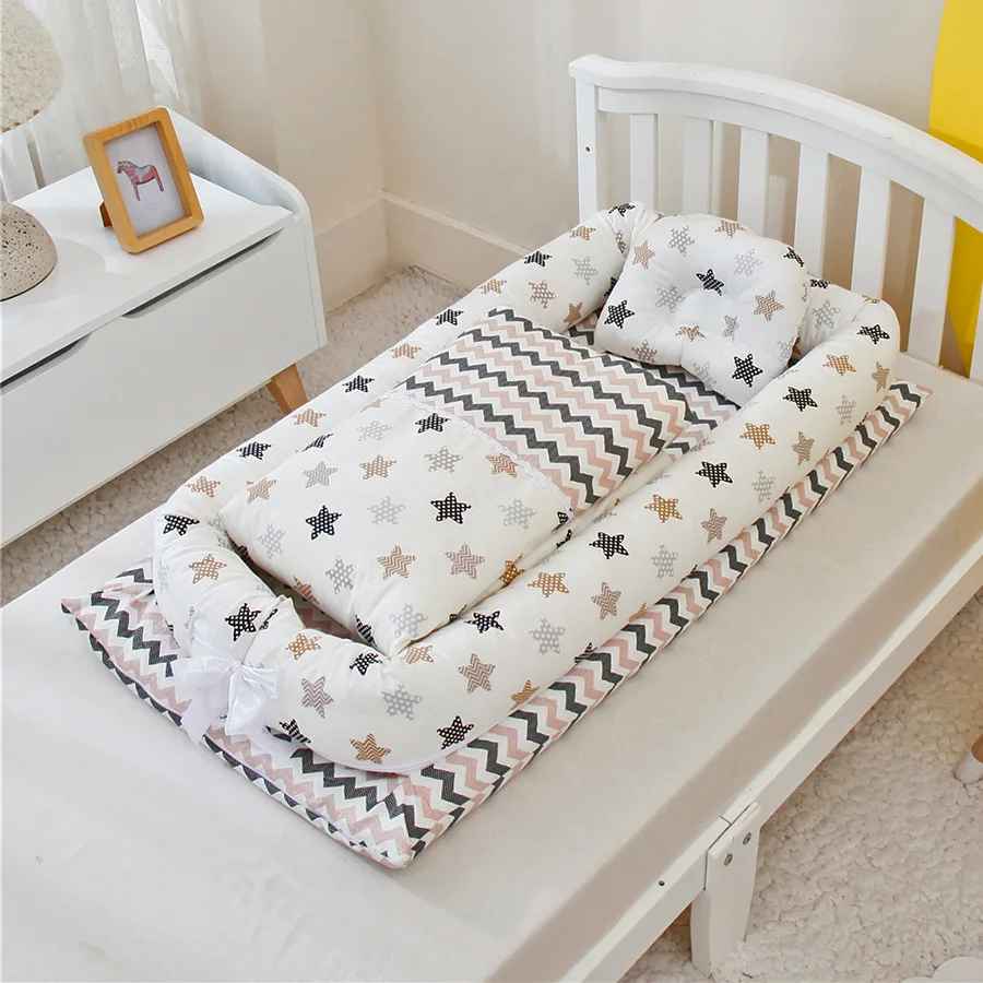 reducteur-de-lit-babymoov-etoiles-zigzag-dans-berceau-chambre-douce-eveil-tranquille